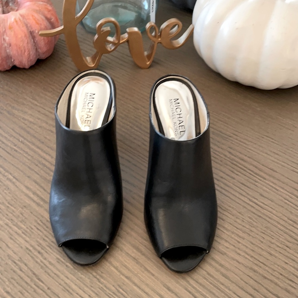 Michael Kors open toes heel.